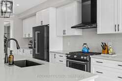 556 NEW ENGLAND COURT | Newmarket Ontario | Slide Image Ten