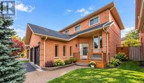 11 MURKAR CRESCENT | Whitby Ontario | Slide Image Three