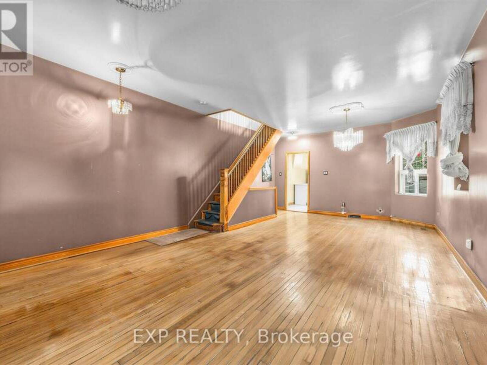 511 CARLAW AVENUE, Toronto, Ontario M4K 3J3