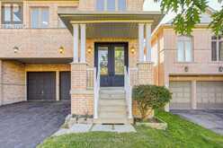 146 ART WEST AVENUE | Newmarket Ontario | Slide Image Four