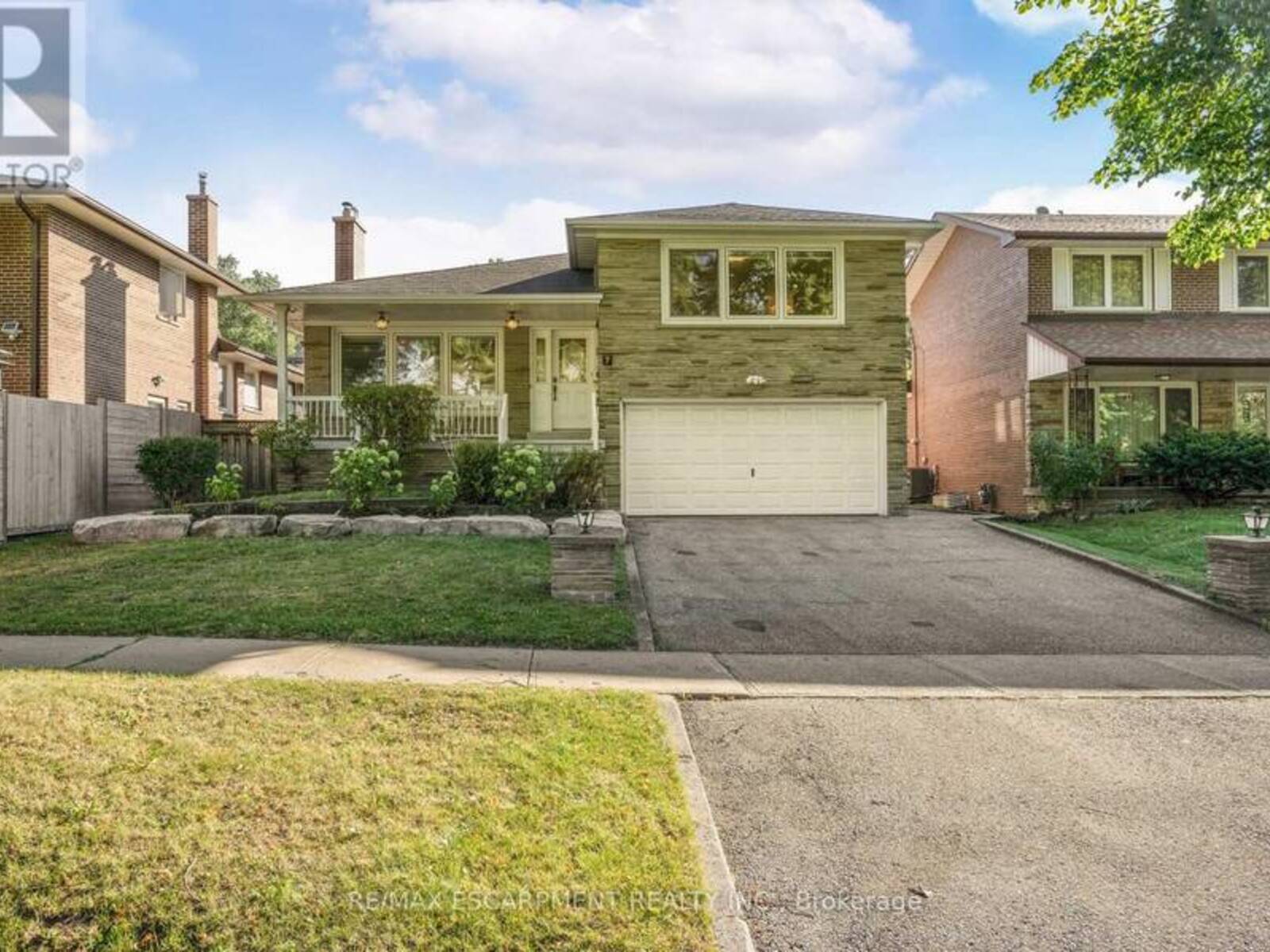 7 WATLING STREET, Toronto, Ontario M9P 3E8