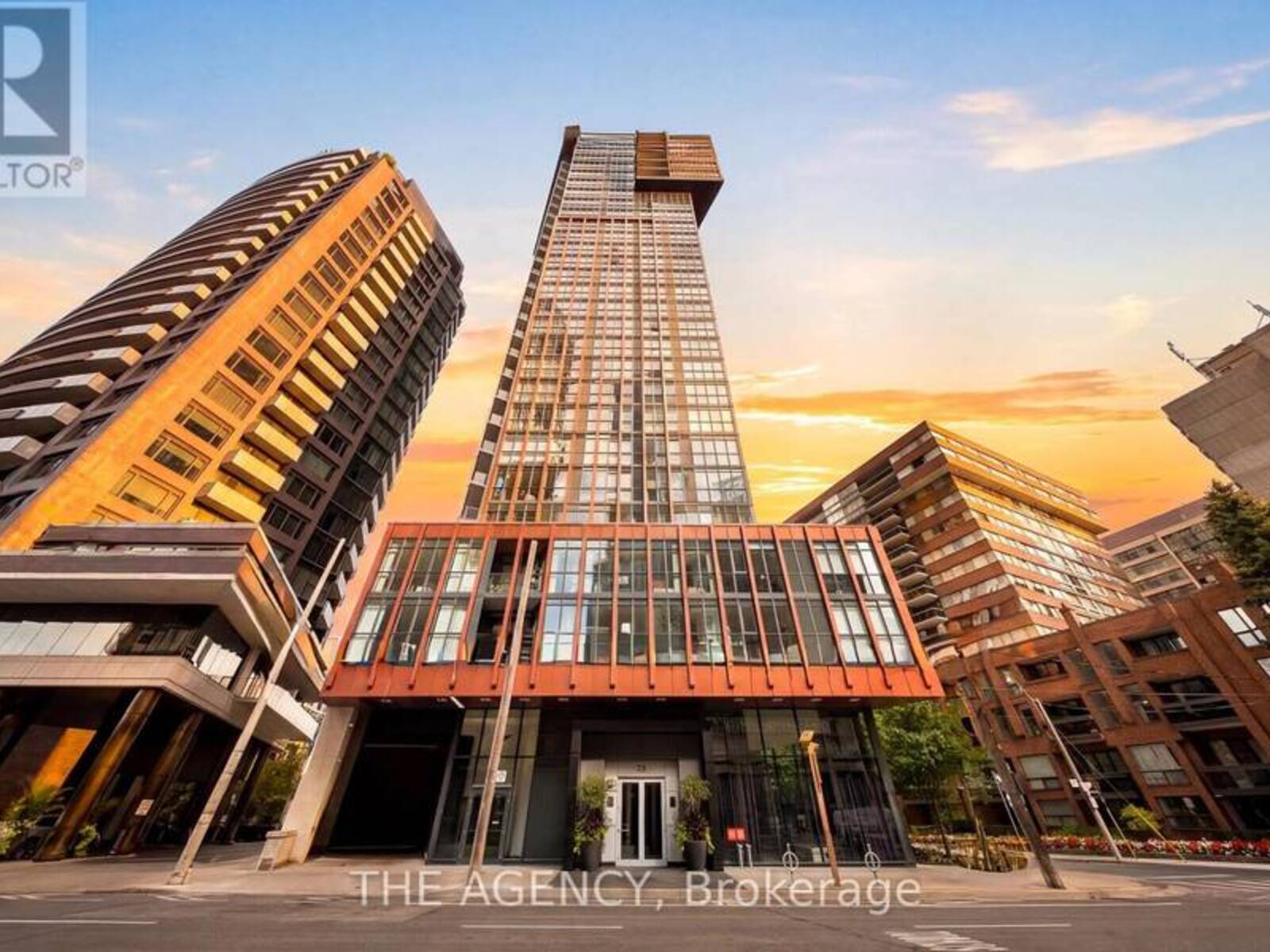 401 - 32 DAVENPORT ROAD, Toronto, Ontario M5R 0B5