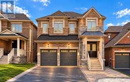 24 HYDRANGEA HOLLOW | East Gwillimbury Ontario | Slide Image One