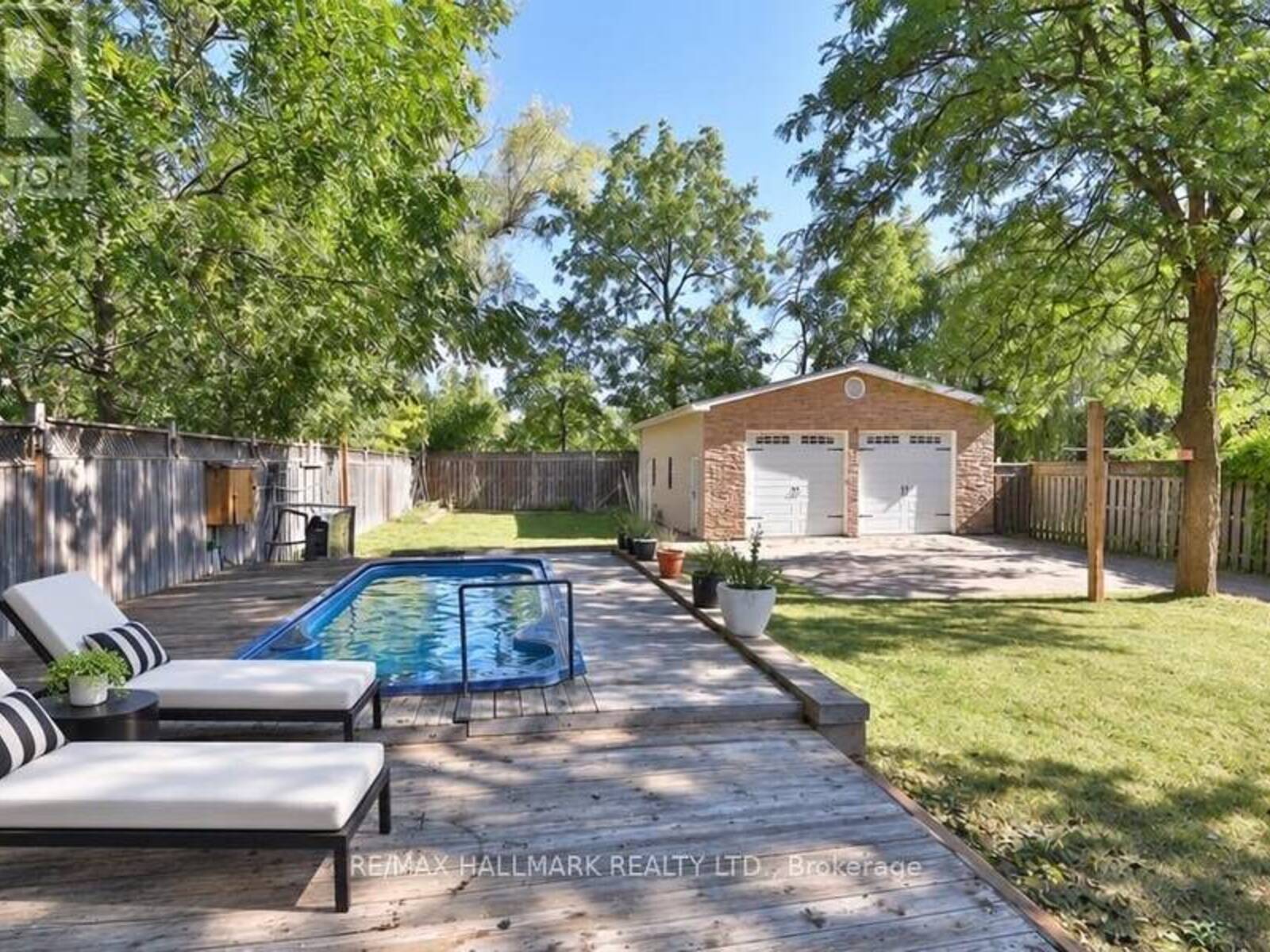 11 BROOKSIDE DRIVE, Mississauga, Ontario L5M 1H2