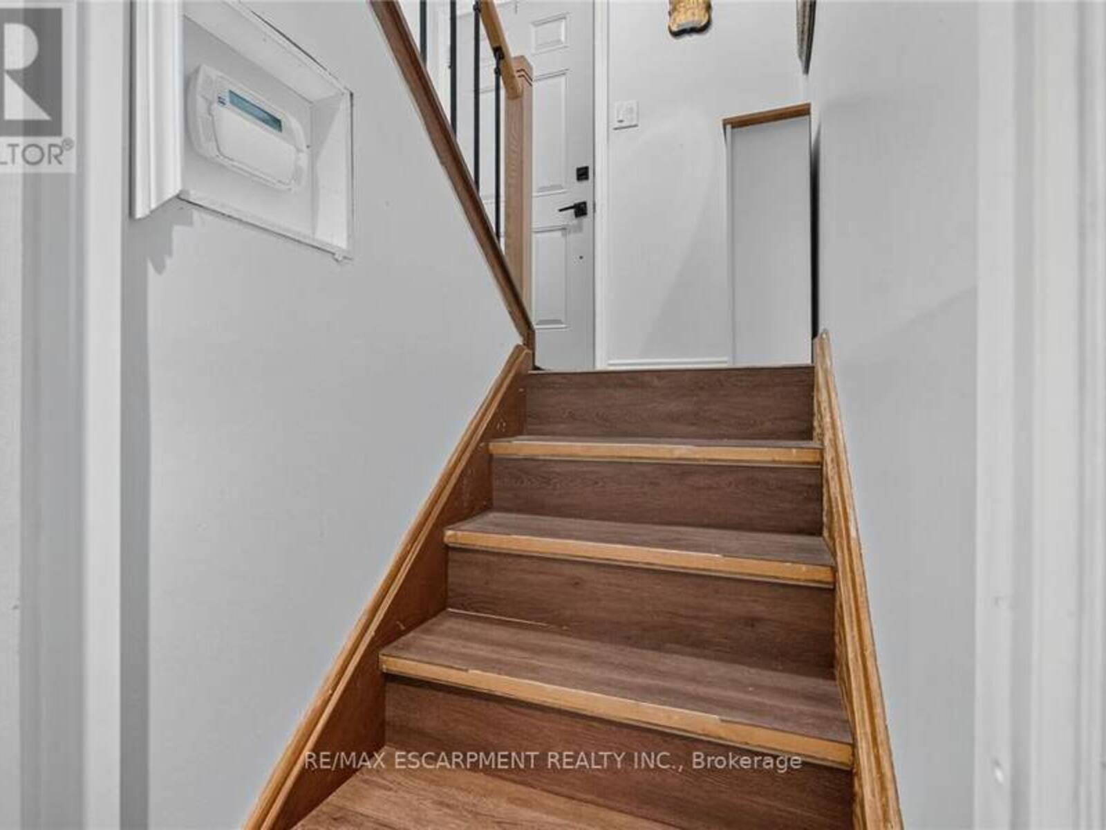 10 KRAFTY COURT, Hamilton, Ontario L9C 6R7