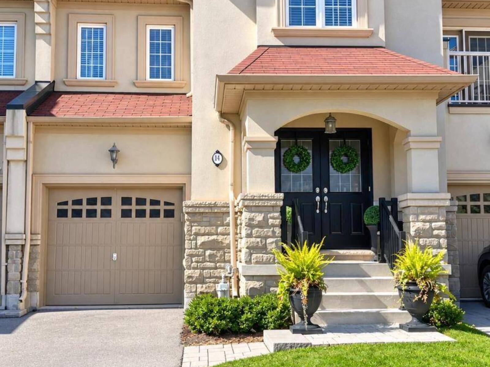 14 BEACHVILLE CIRCLE, Brampton, Ontario L6X 0V4