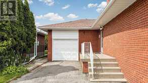 32 ALLONSIUS DRIVE | Toronto Ontario | Slide Image Three