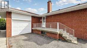 32 ALLONSIUS DRIVE | Toronto Ontario | Slide Image Four