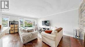 32 ALLONSIUS DRIVE | Toronto Ontario | Slide Image Six