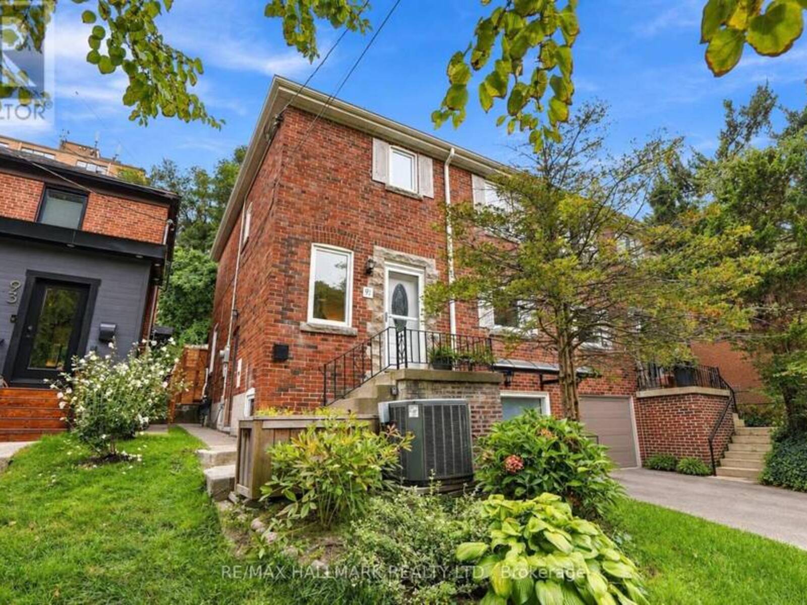 91 GLEN DAVIS CRESCENT, Toronto, Ontario M4E 1X7
