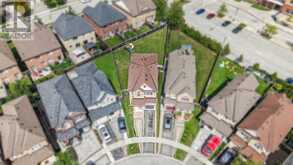 18 HEREFORDSHIRE CRESCENT | Newmarket Ontario | Slide Image One