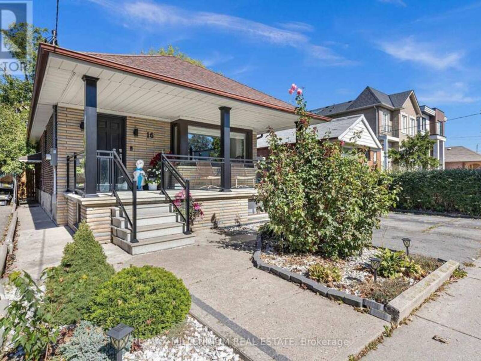 16 SULTANA AVENUE, Toronto, Ontario M6A 1S8