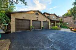 17 BLACK WILLOW COURT | Richmond Hill Ontario | Slide Image Seven