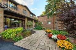 17 BLACK WILLOW COURT | Richmond Hill Ontario | Slide Image Eight