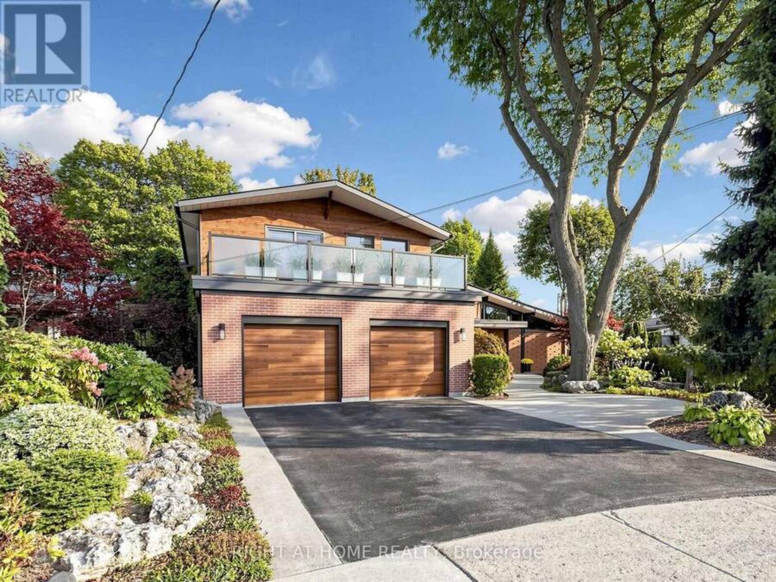 4 GROVETREE ROAD, Toronto, Ontario M9V 2Y2