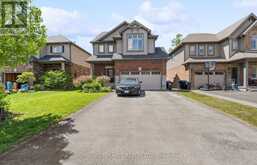 32 CARLETON TRAIL | New Tecumseth Ontario | Slide Image One
