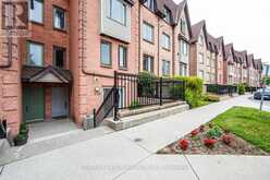 938 - 75 WELDRICK ROAD E | Richmond Hill Ontario | Slide Image Three