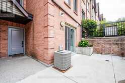 938 - 75 WELDRICK ROAD E | Richmond Hill Ontario | Slide Image Four