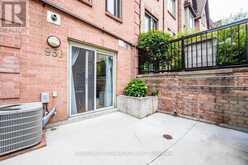 938 - 75 WELDRICK ROAD E | Richmond Hill Ontario | Slide Image Five