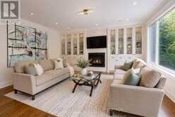 490 ORCHARD DRIVE | Oakville Ontario | Slide Image Four