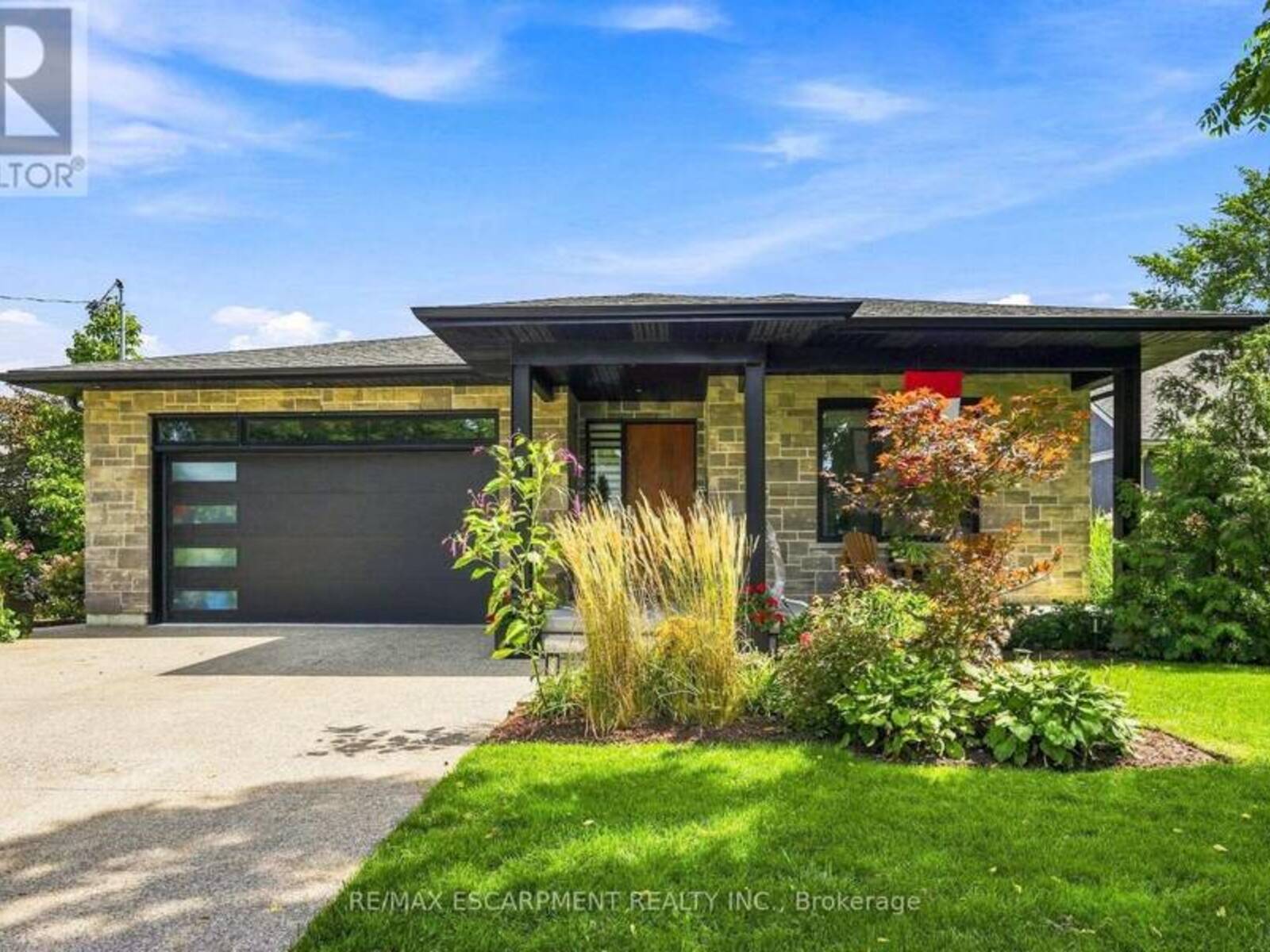 42 CARLTON AVENUE, Welland, Ontario L3C 1P9