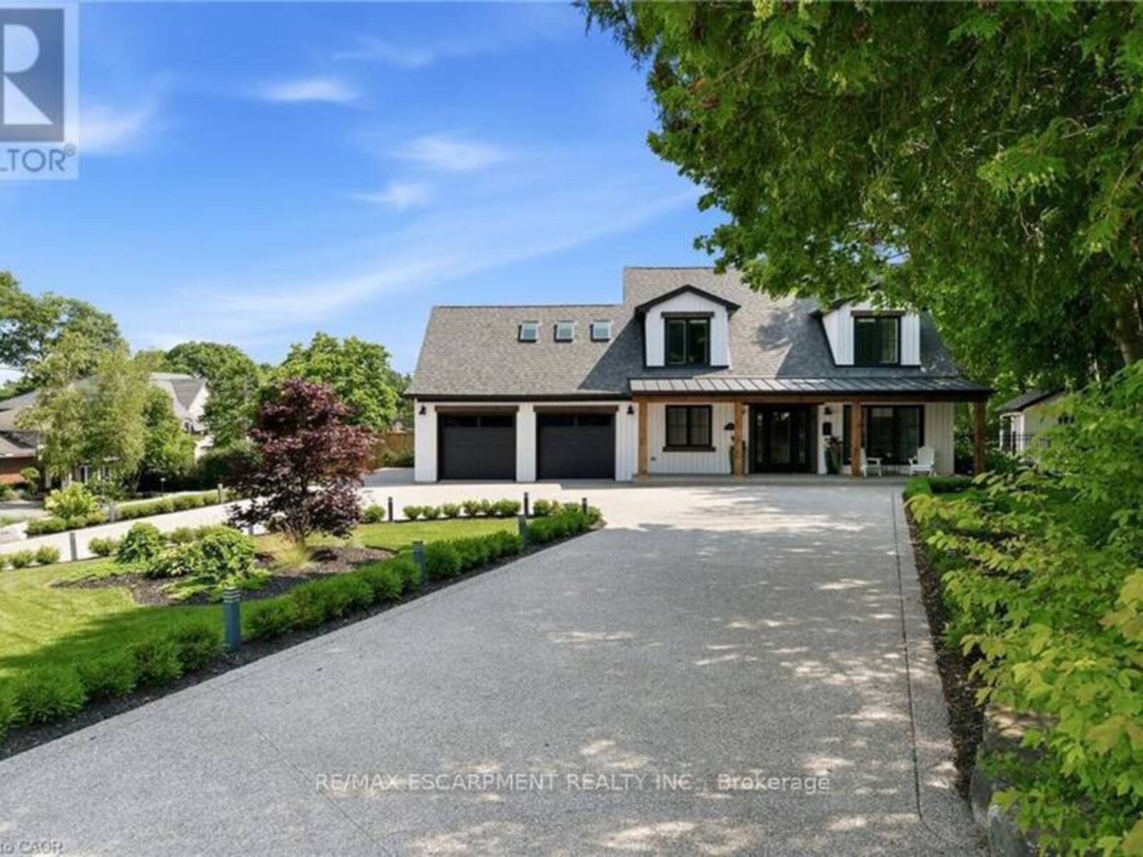 204 FALLINGBROOK DRIVE, Ancaster, Ontario L9G 1E6