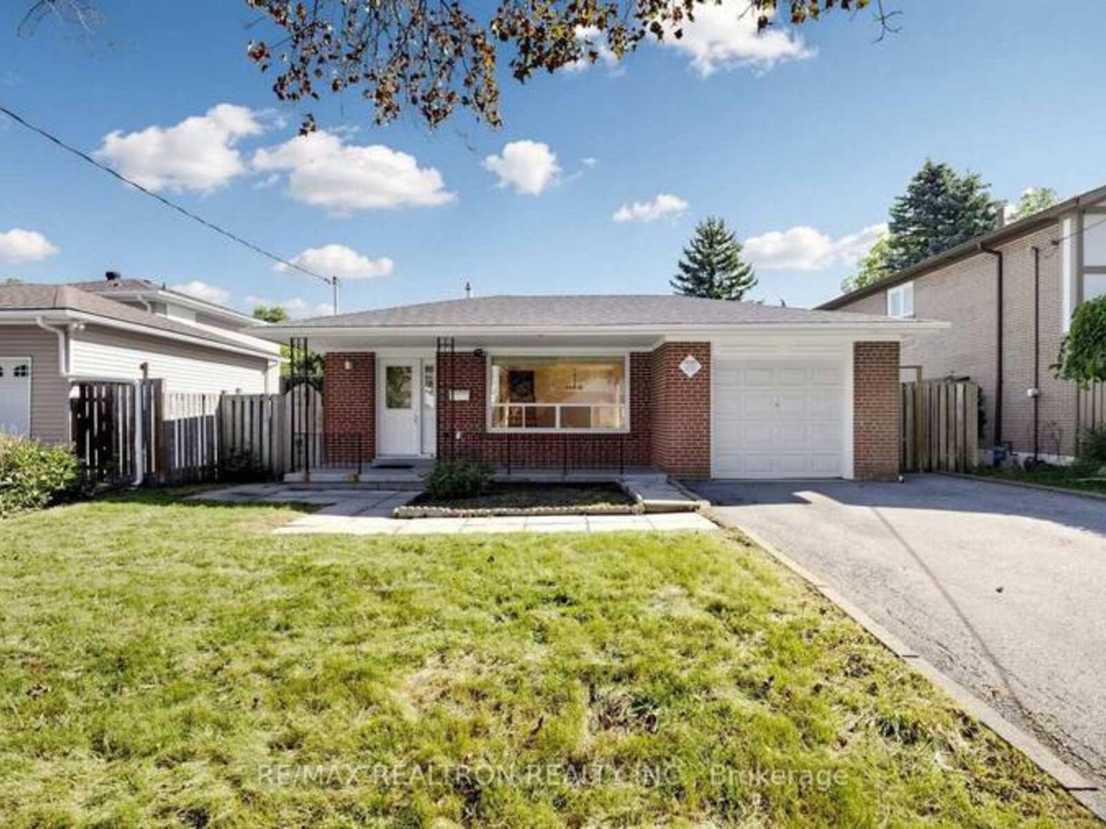 23 LESGAY CRESCENT, Toronto, Ontario M2J 2H9