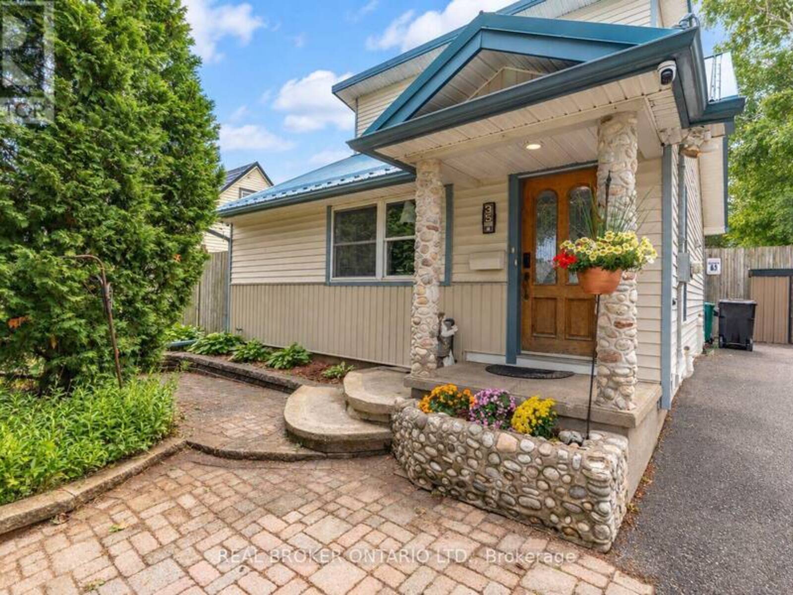 35 PERTH ROAD, Kitchener, Ontario N2M 3G6