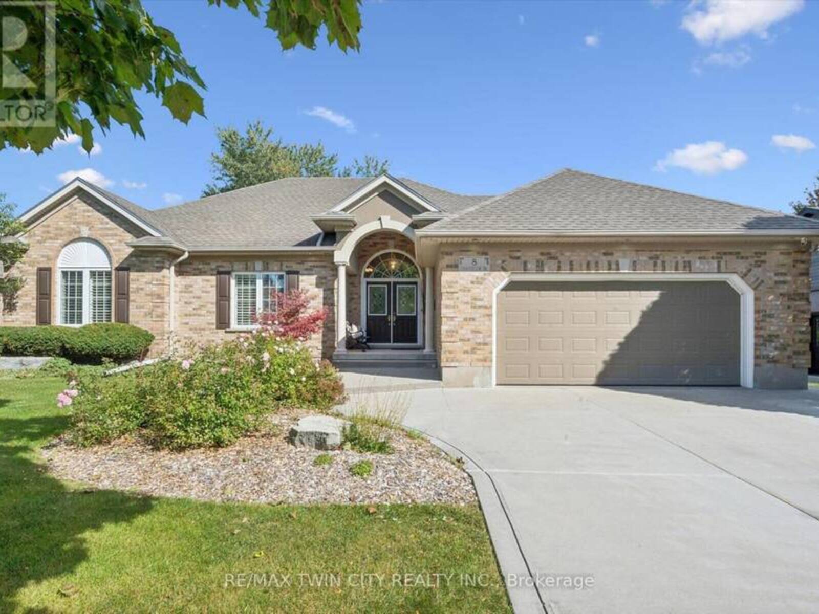 8 CHANCELLOR DRIVE, Woolwich, Ontario N0B 2M1