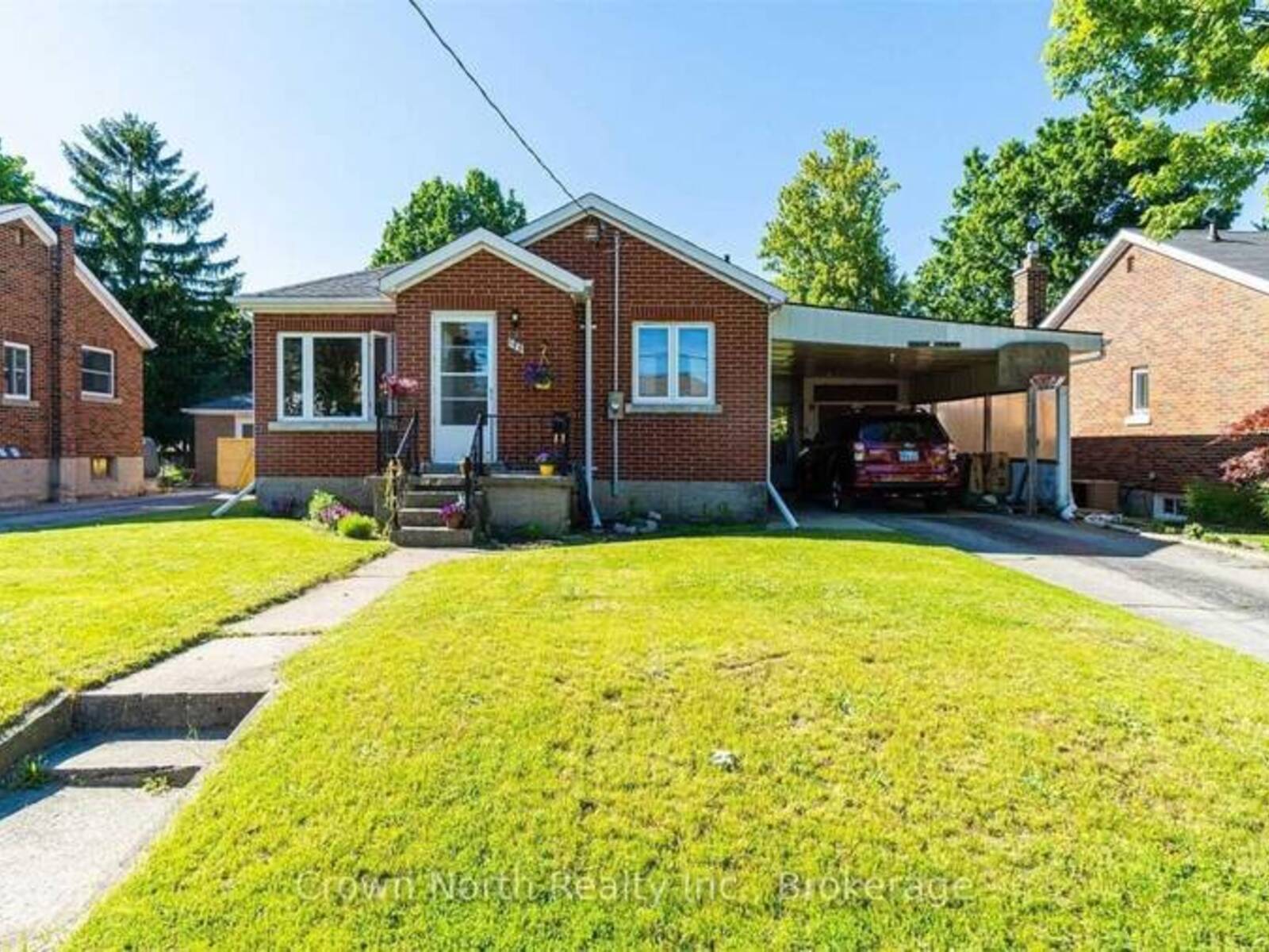 196 BLUCHER STREET, Kitchener, Ontario N2H 5V7