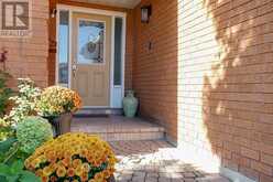 407 GLENASHTON DRIVE | Oakville Ontario | Slide Image Four