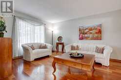 407 GLENASHTON DRIVE | Oakville Ontario | Slide Image Eight