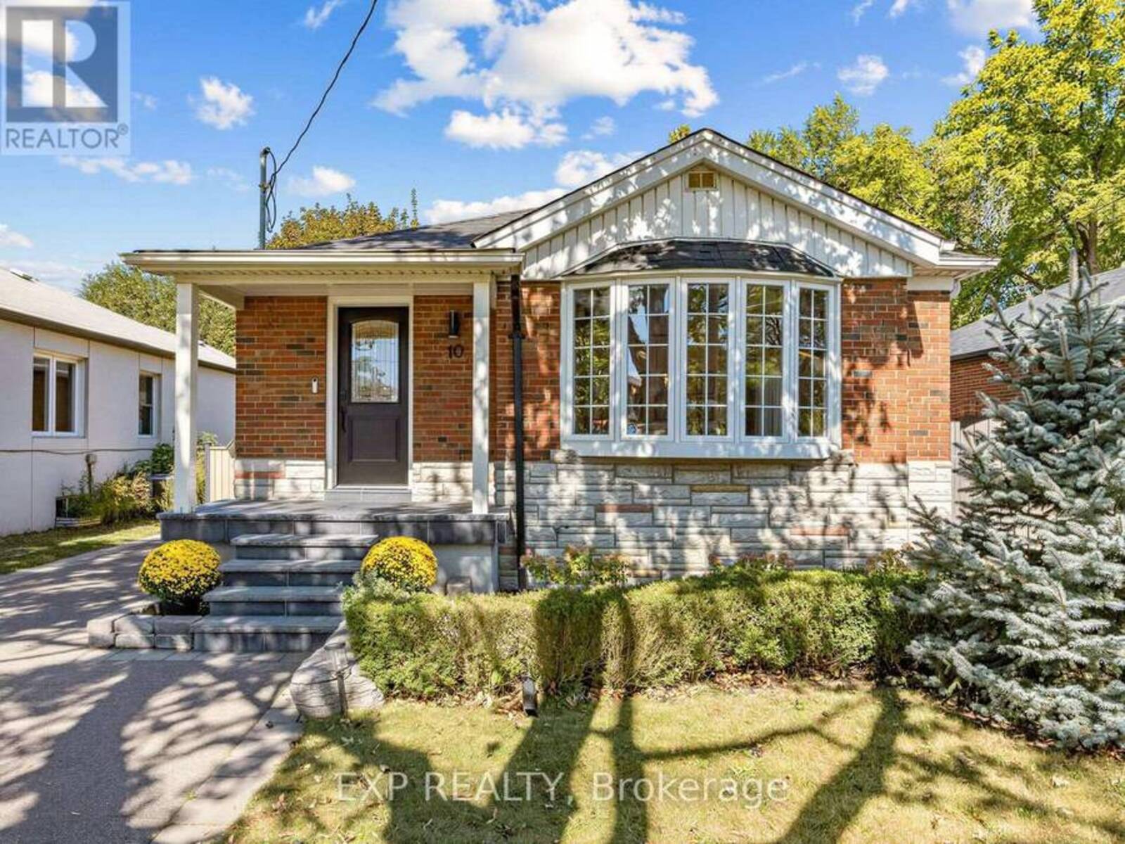 10 YARN ROAD, Toronto, Ontario M9B 1H5