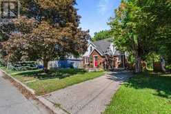 33 MIDDLETON STREET | Cambridge Ontario | Slide Image Five