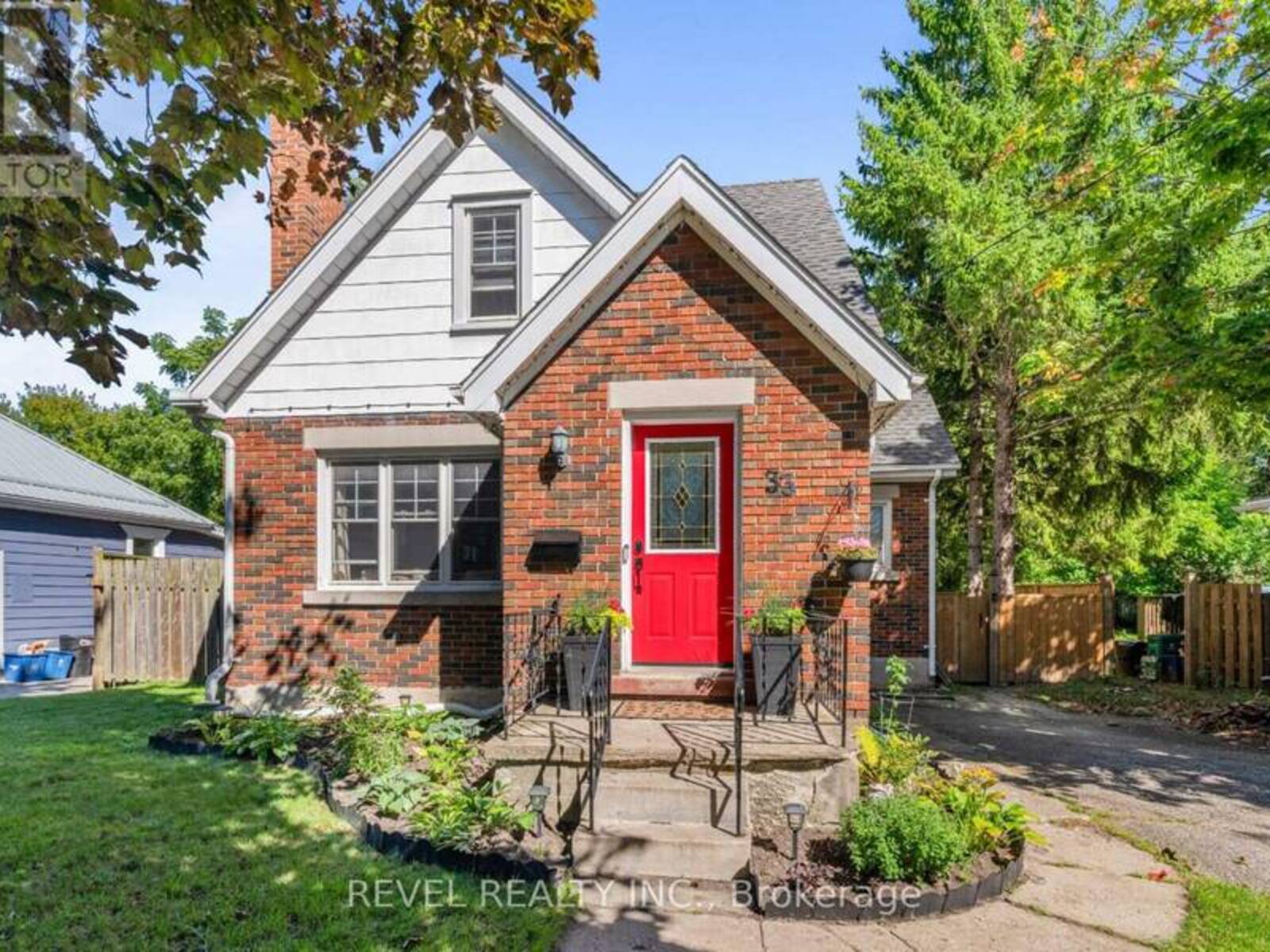 33 MIDDLETON STREET, Cambridge, Ontario N1S 2R2
