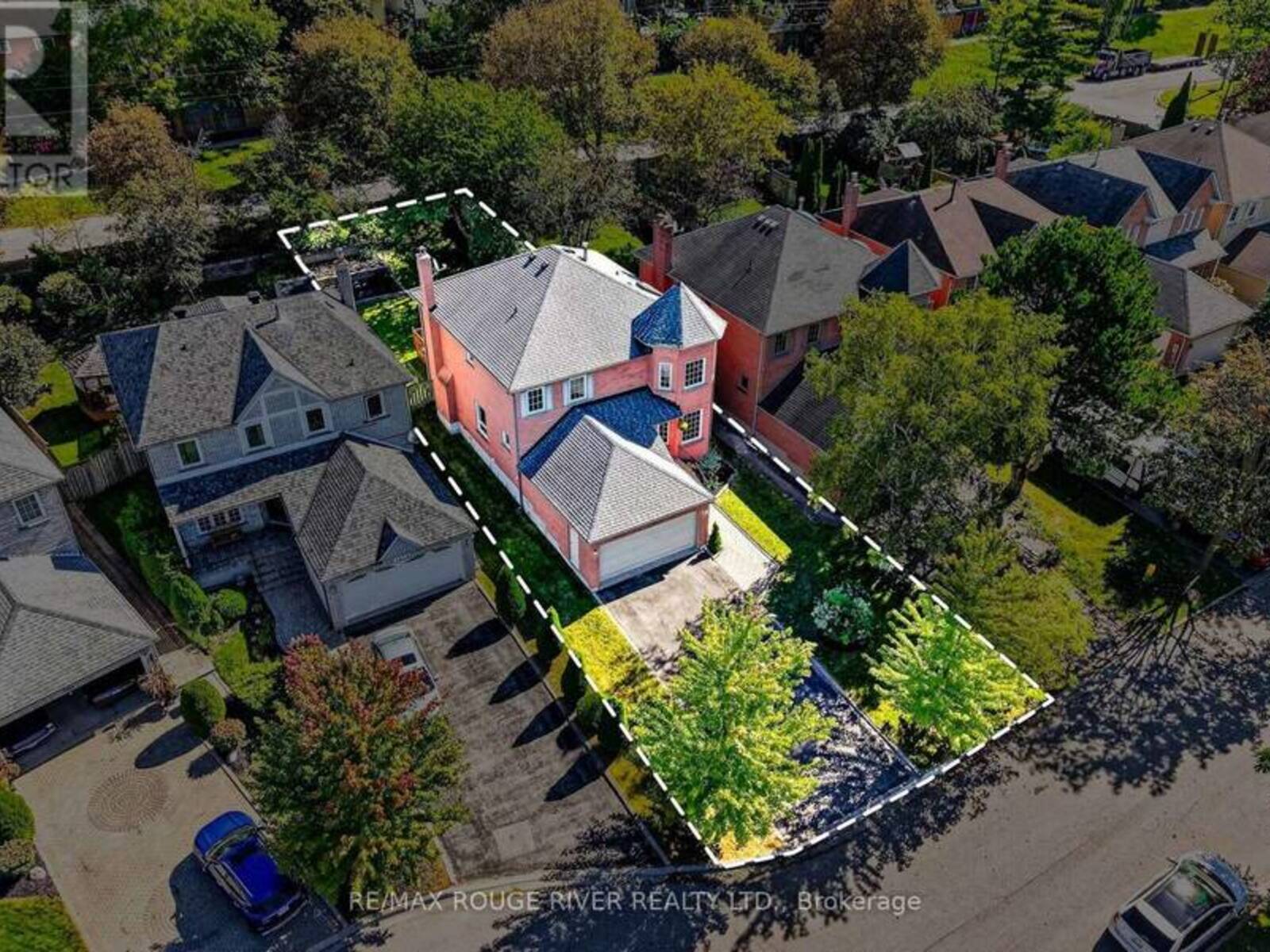 1211 ENGEL COURT, Pickering, Ontario L1W 3W3