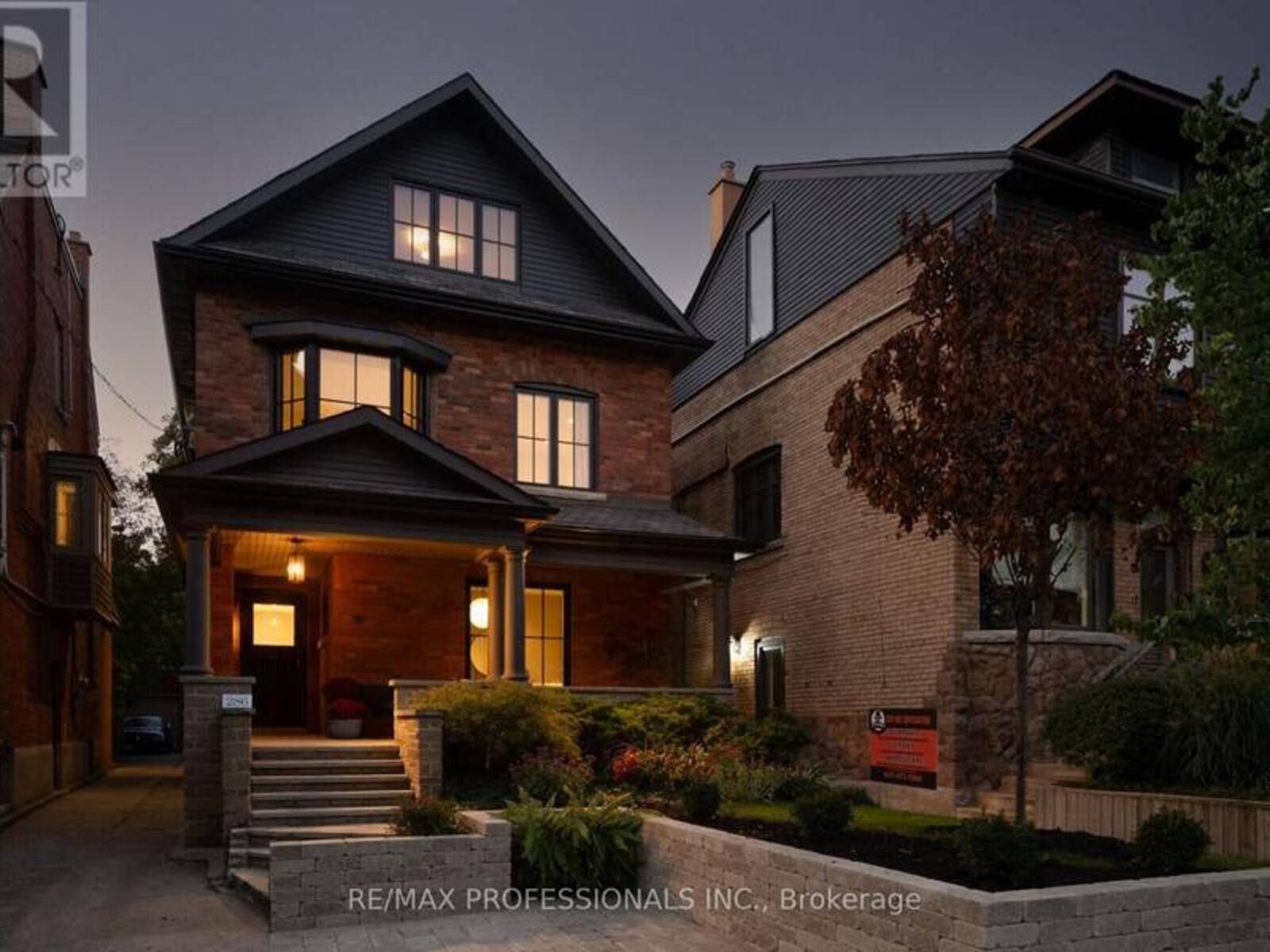 286 WRIGHT AVENUE, Toronto, Ontario M6R 1L9