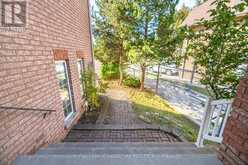 306 COSSACK COURT | Mississauga Ontario | Slide Image Four