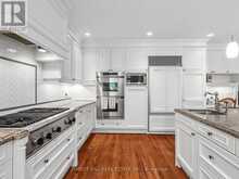 9 ORMSBY CRESCENT | Toronto Ontario | Slide Image Sixteen