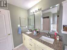 256 MCBRIDE CRESCENT | Newmarket Ontario | Slide Image Sixteen