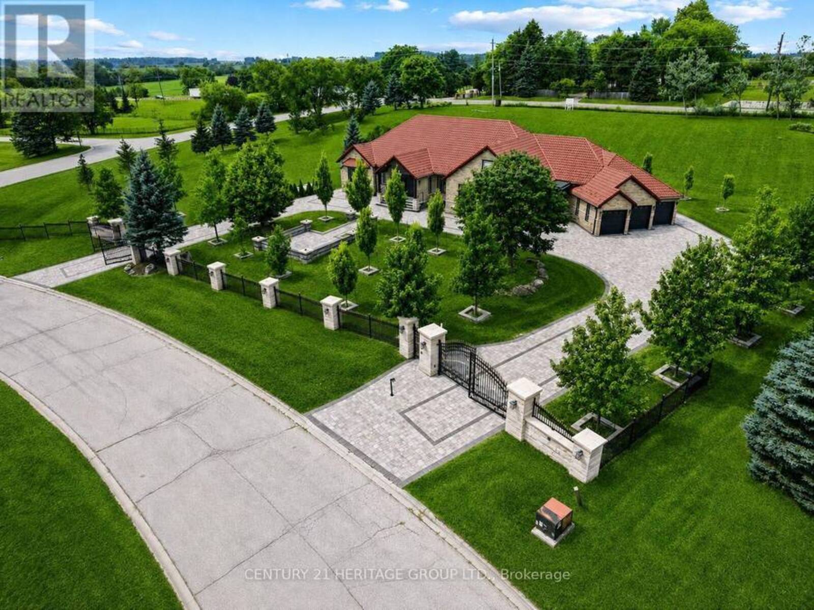 4 LOCH ERNE LANE, Nobleton, Ontario L0G 1N0