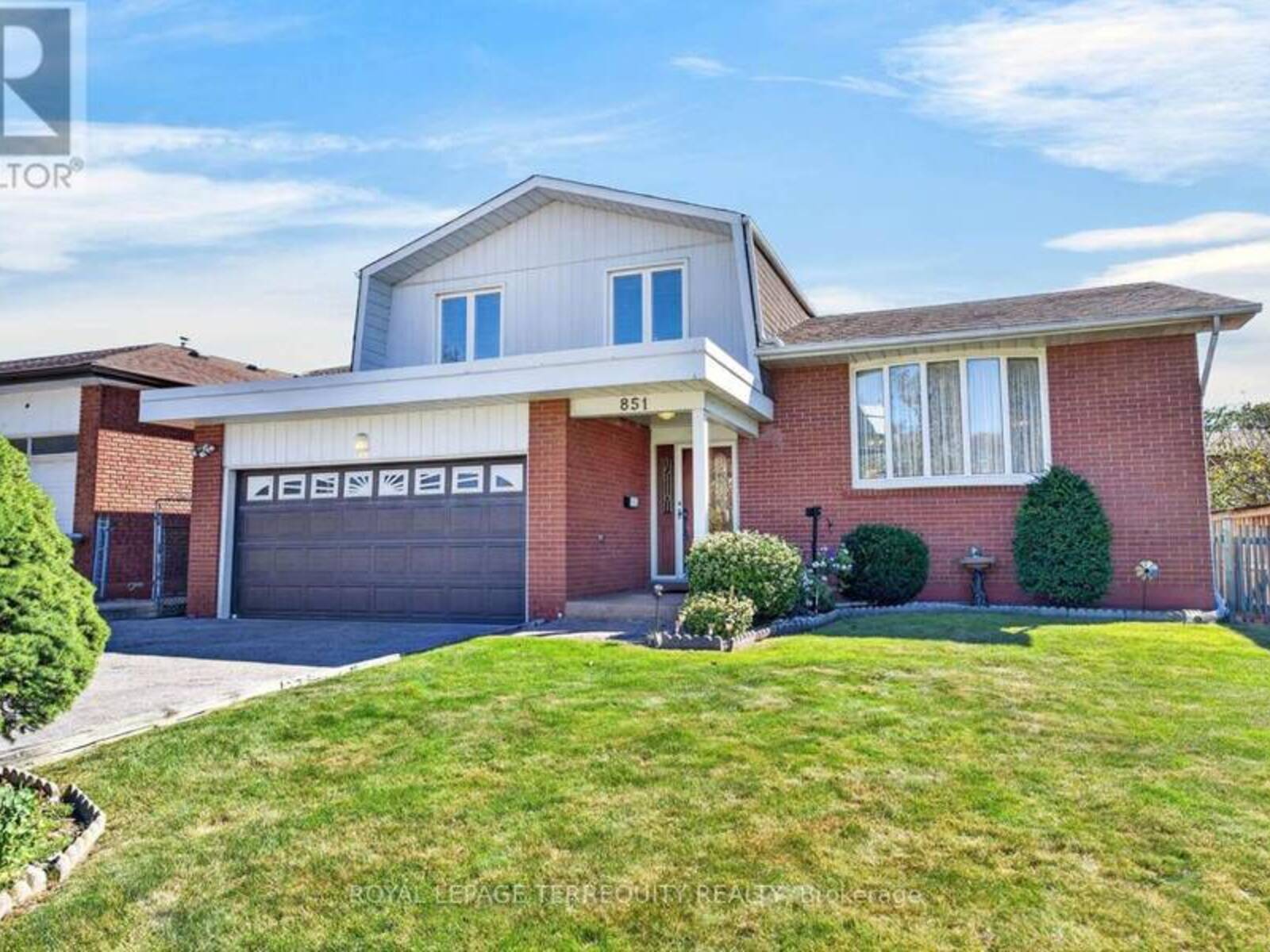 851 HUNTINGWOOD DRIVE, Toronto, Ontario M1T 3L7