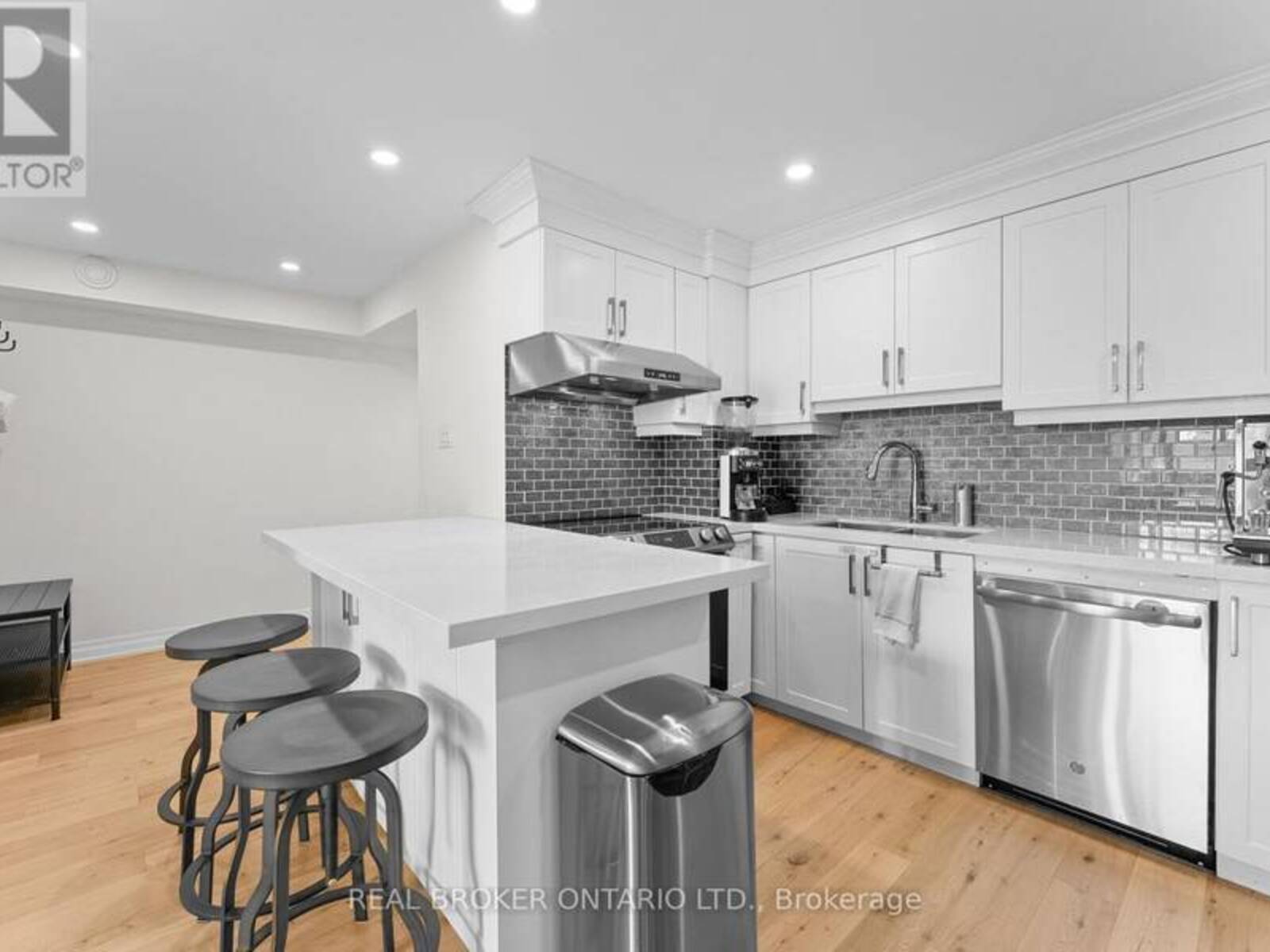 502 - 99 CAMERON STREET, Toronto, Ontario M5T 3A2