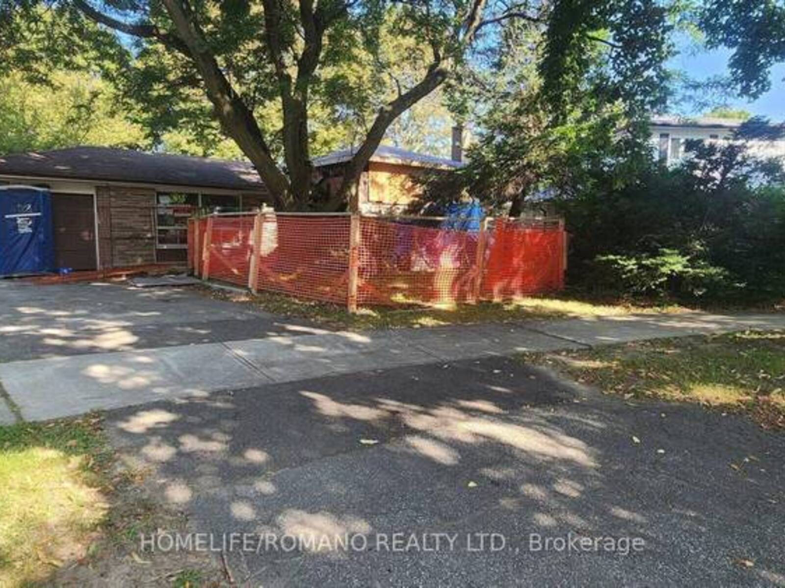 14 THREADNEEDLE CRESCENT, Toronto, Ontario M2H 1Z4