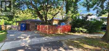 14 THREADNEEDLE CRESCENT | Toronto Ontario | Slide Image Twelve