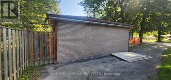 14 THREADNEEDLE CRESCENT | Toronto Ontario | Slide Image Two