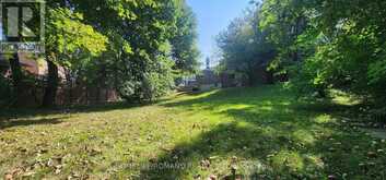 14 THREADNEEDLE CRESCENT | Toronto Ontario | Slide Image Three