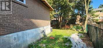 14 THREADNEEDLE CRESCENT | Toronto Ontario | Slide Image Five