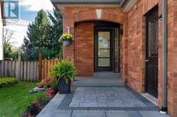 671 WALPOLE CRESCENT | Newmarket Ontario | Slide Image Three