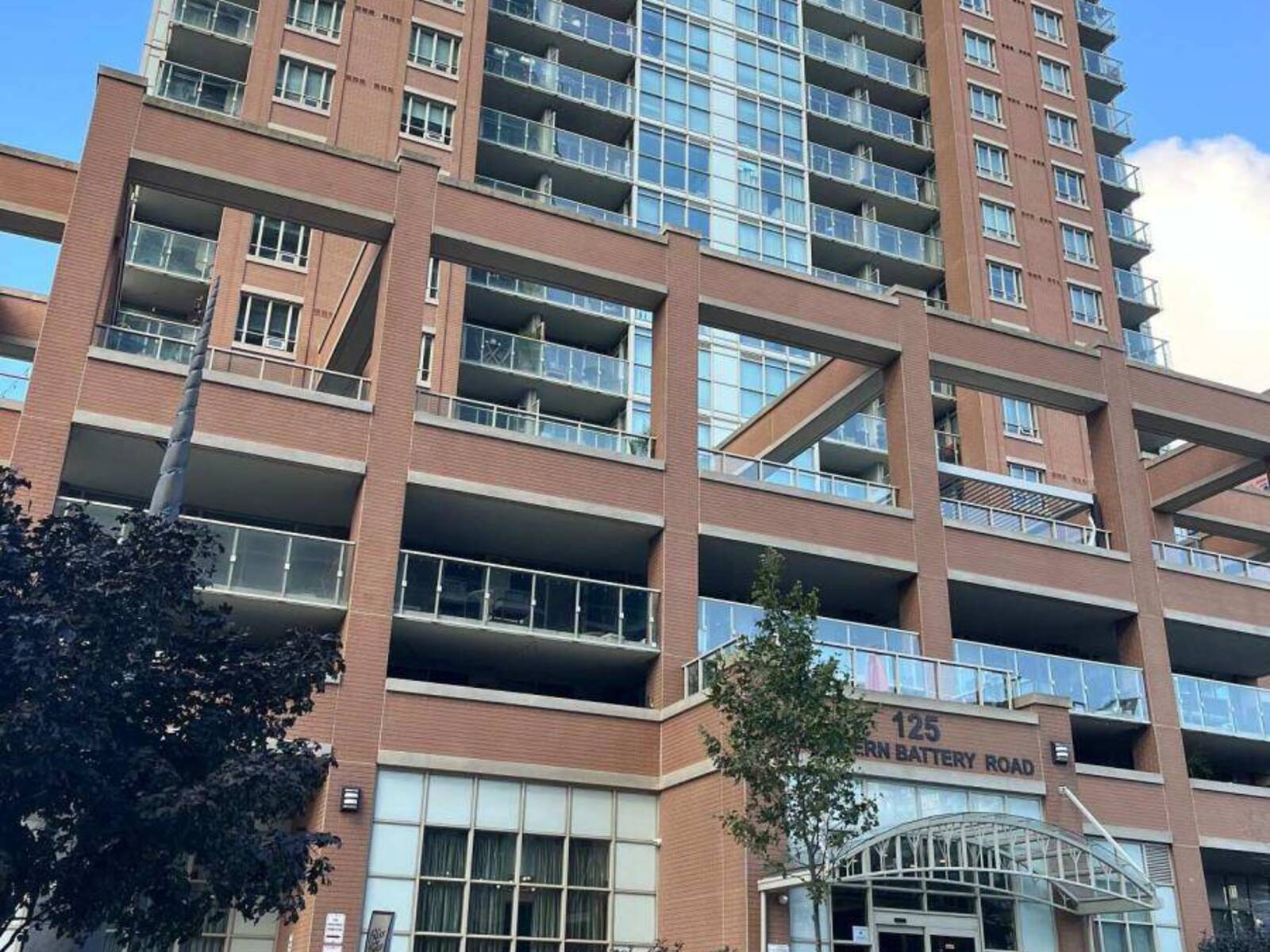 2003 - 125 WESTERN BATTERY ROAD, Toronto, Ontario M6K 3R8